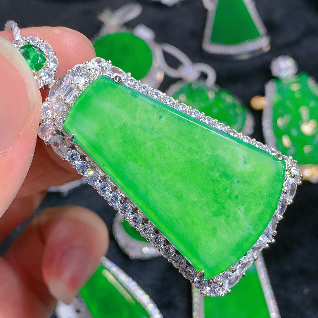 翡翠颈饰银S925镶嵌吊坠