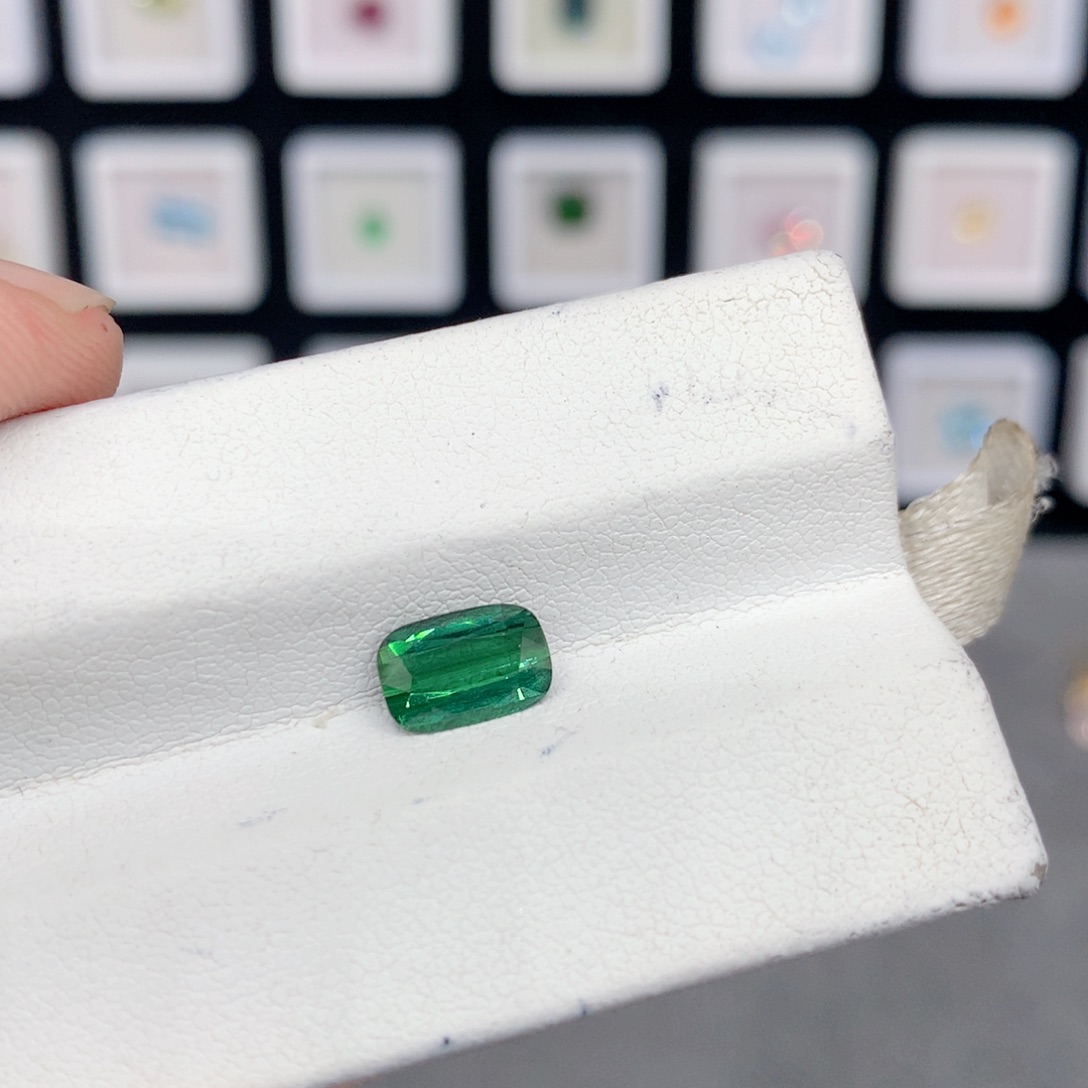 碧玺裸石未镶嵌1.28克拉