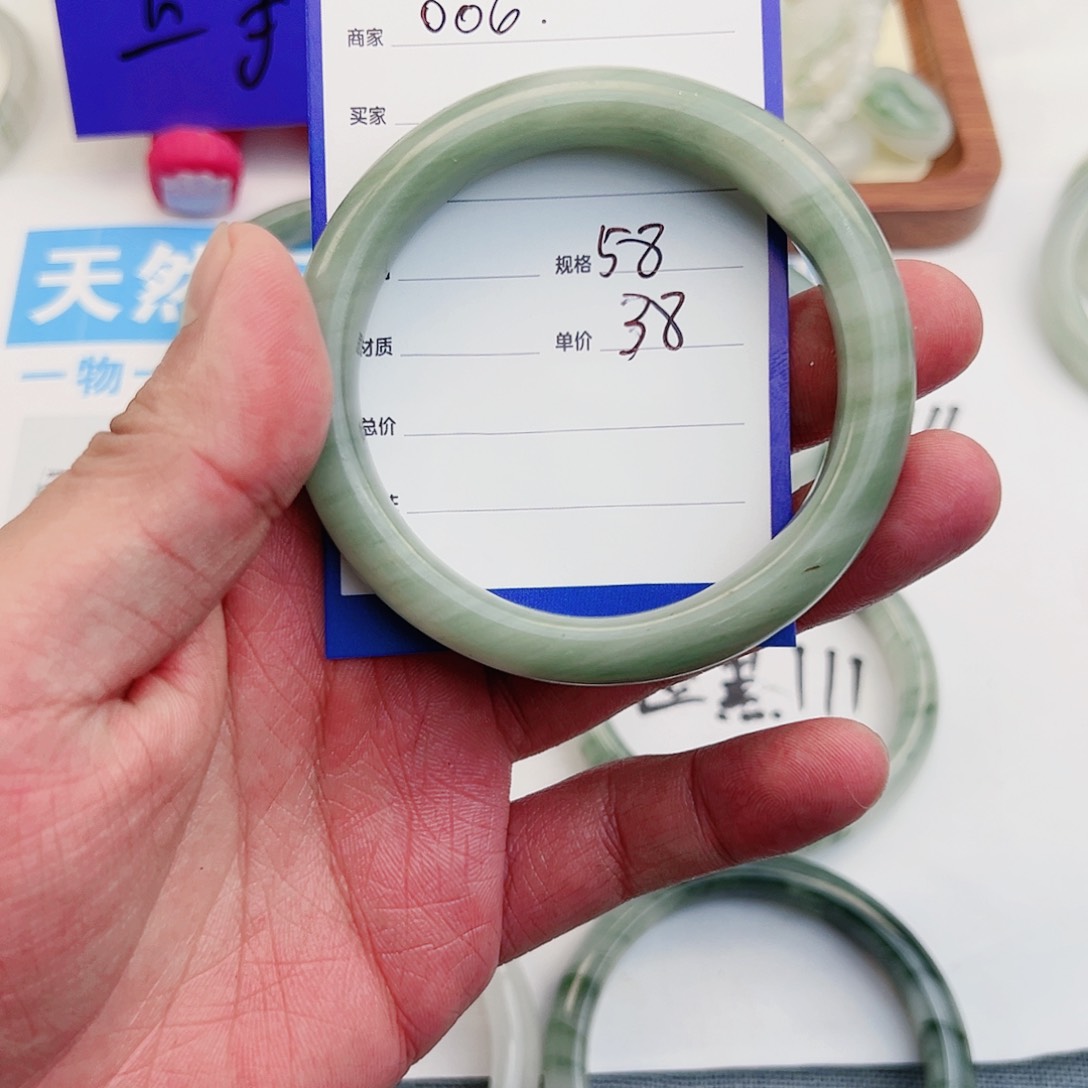 石英质玉手镯未镶嵌