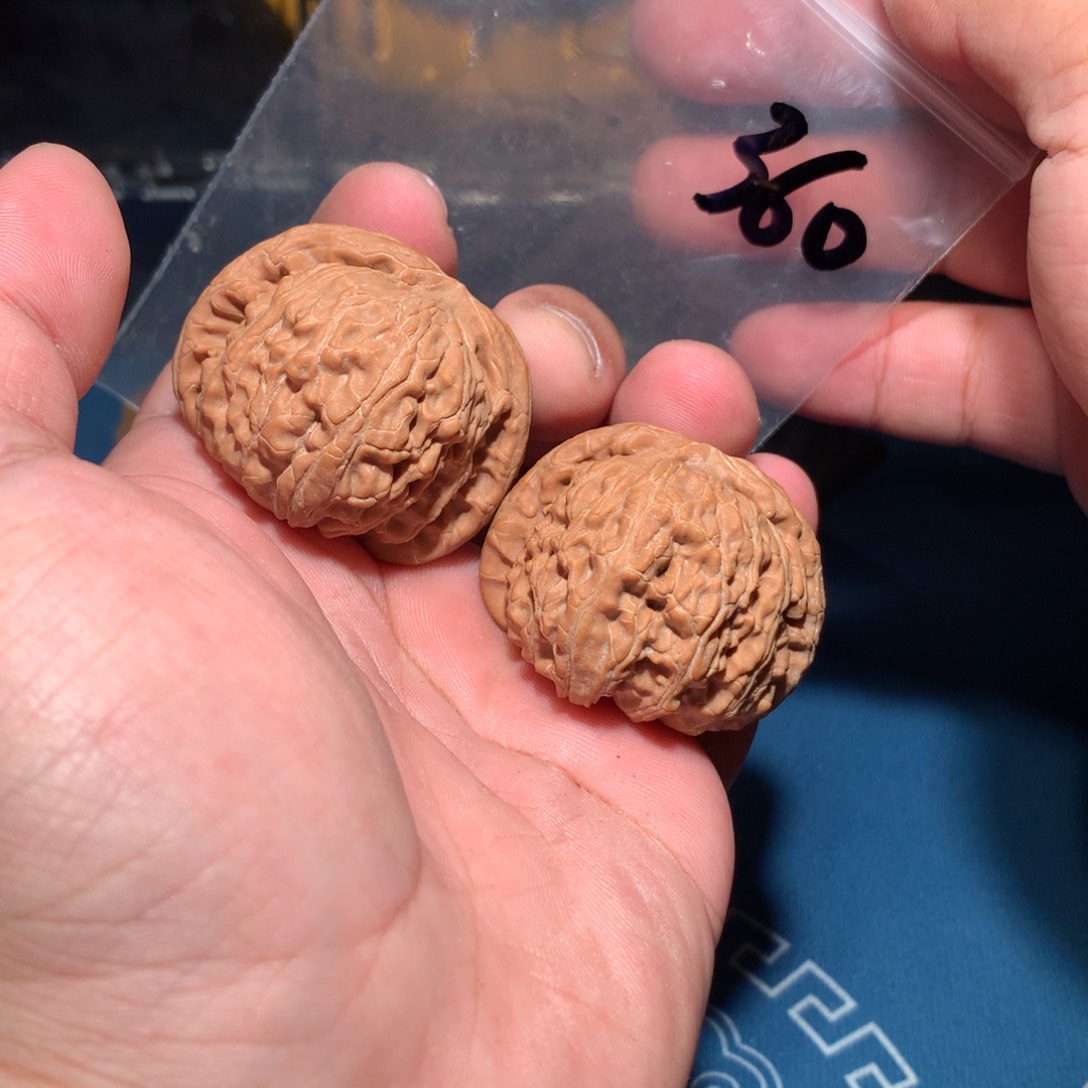 文玩核桃吊坠白狮子 360 