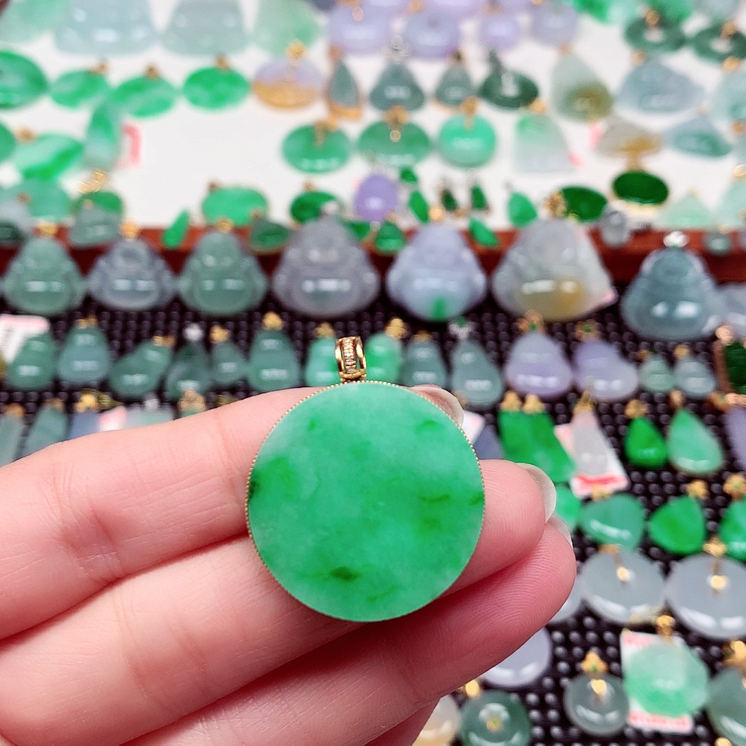 张***翡翠18K金镶嵌颈饰天然翡翠A货