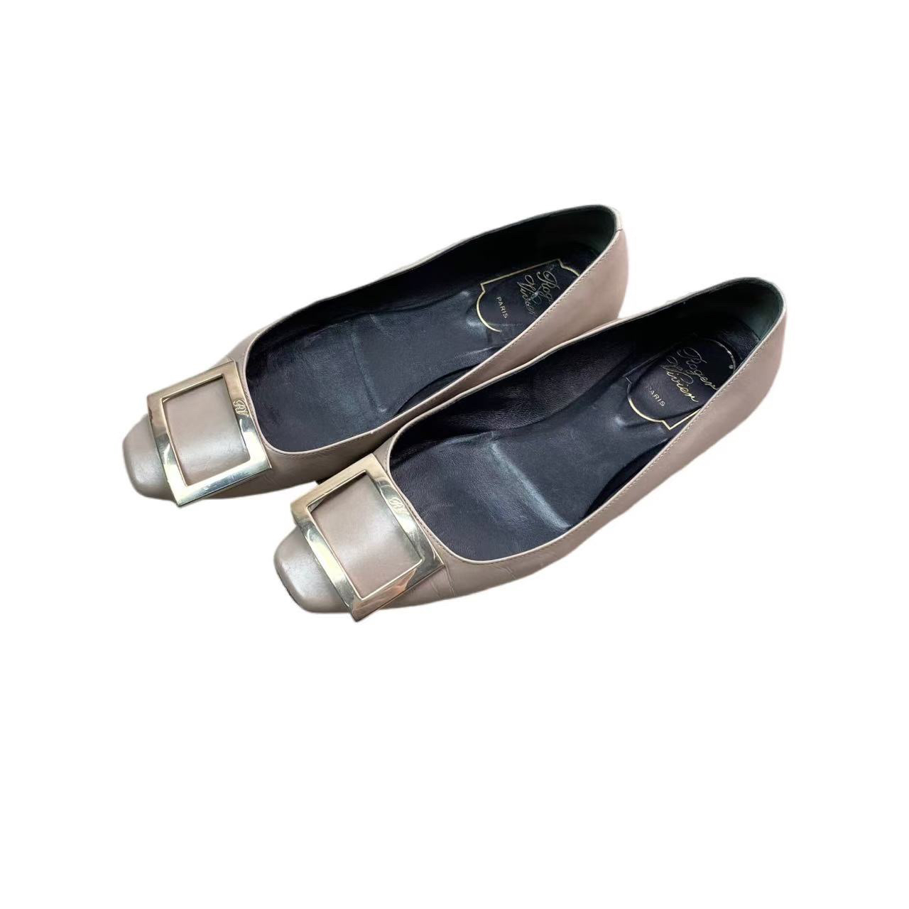 90新 Roger Vivier/罗杰·维威耶  aa1618 银色方扣平底鞋 36码 