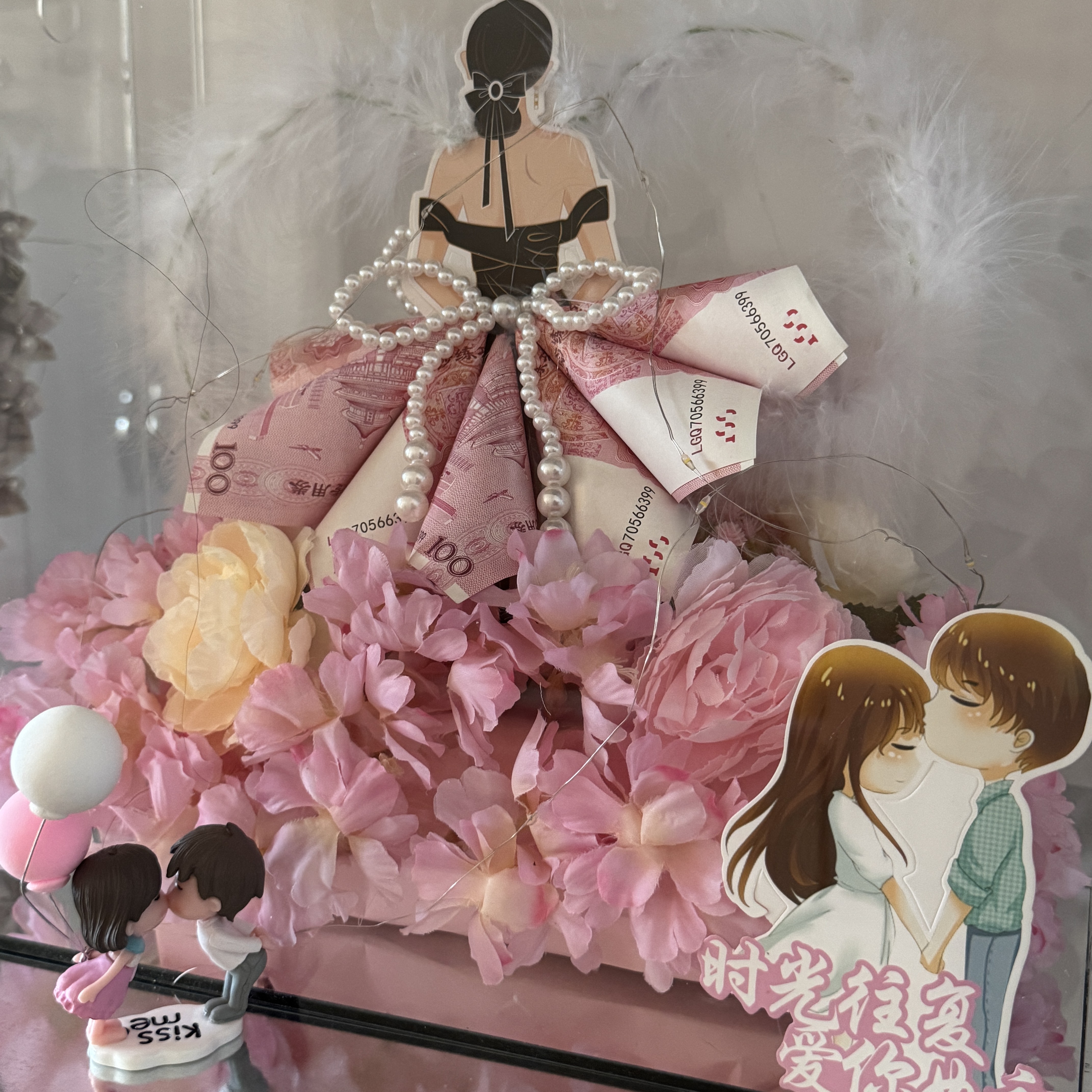 假钞手作|把「有钱花」穿成婚纱  这礼物绝了
