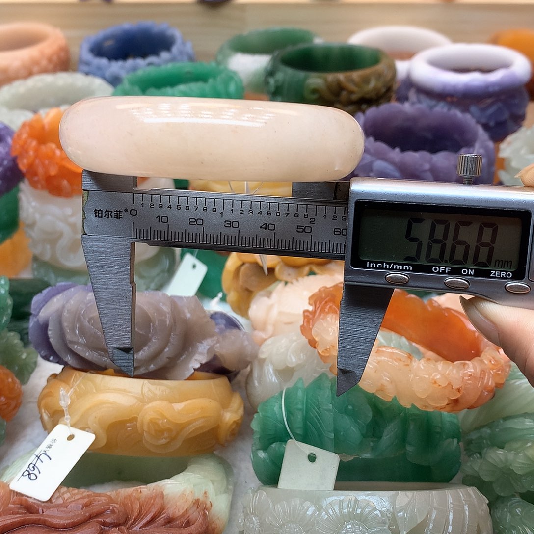 未镶嵌手镯石英质玉