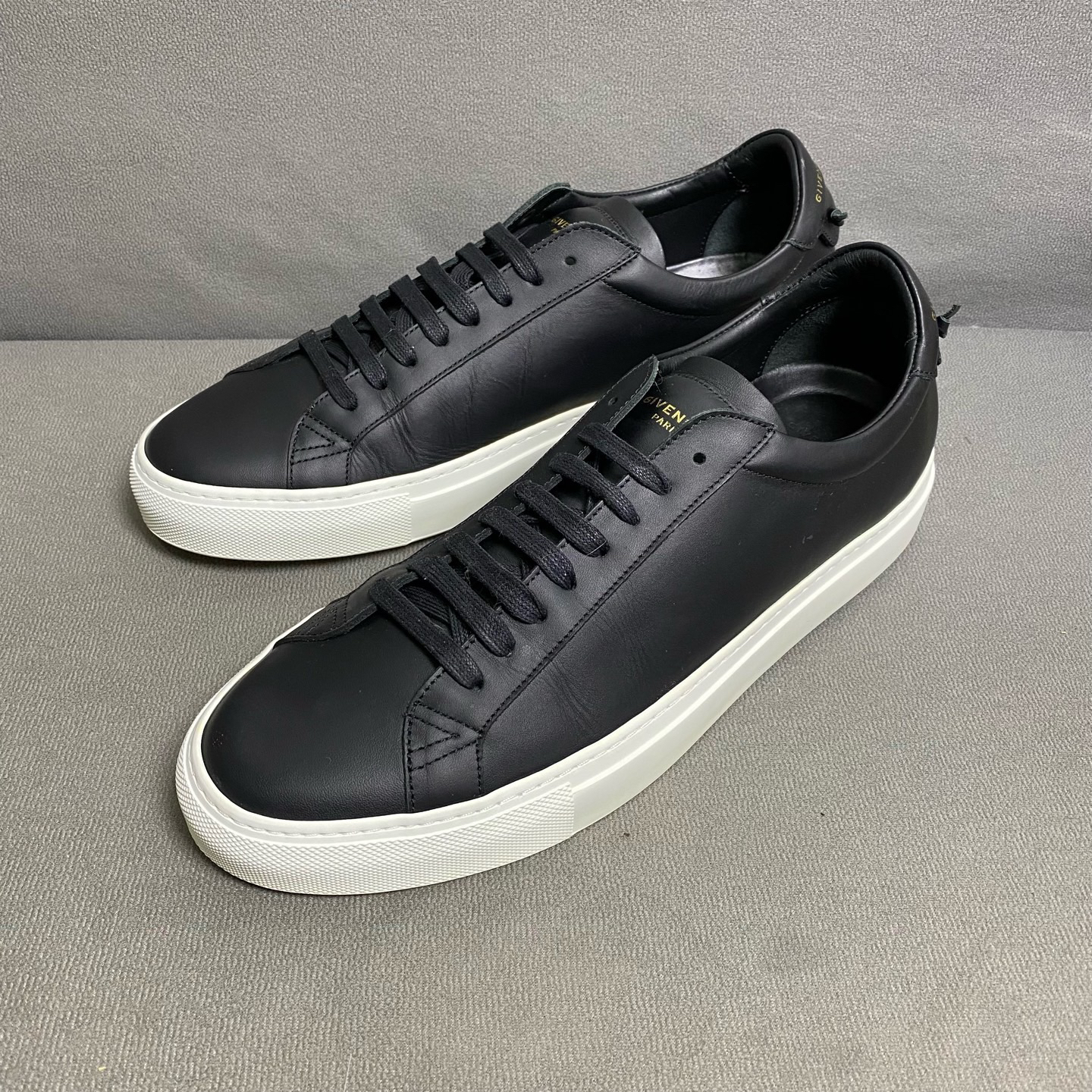 95新 Givenchy/纪梵希 42码 纪梵希 黑色 烫金印花板鞋 