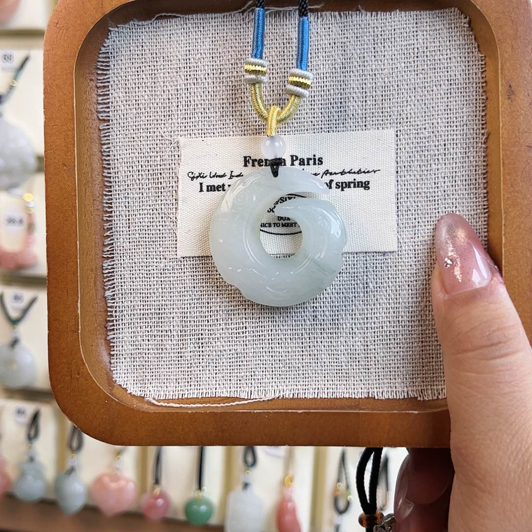 石英质玉未镶嵌吊坠(赠链)