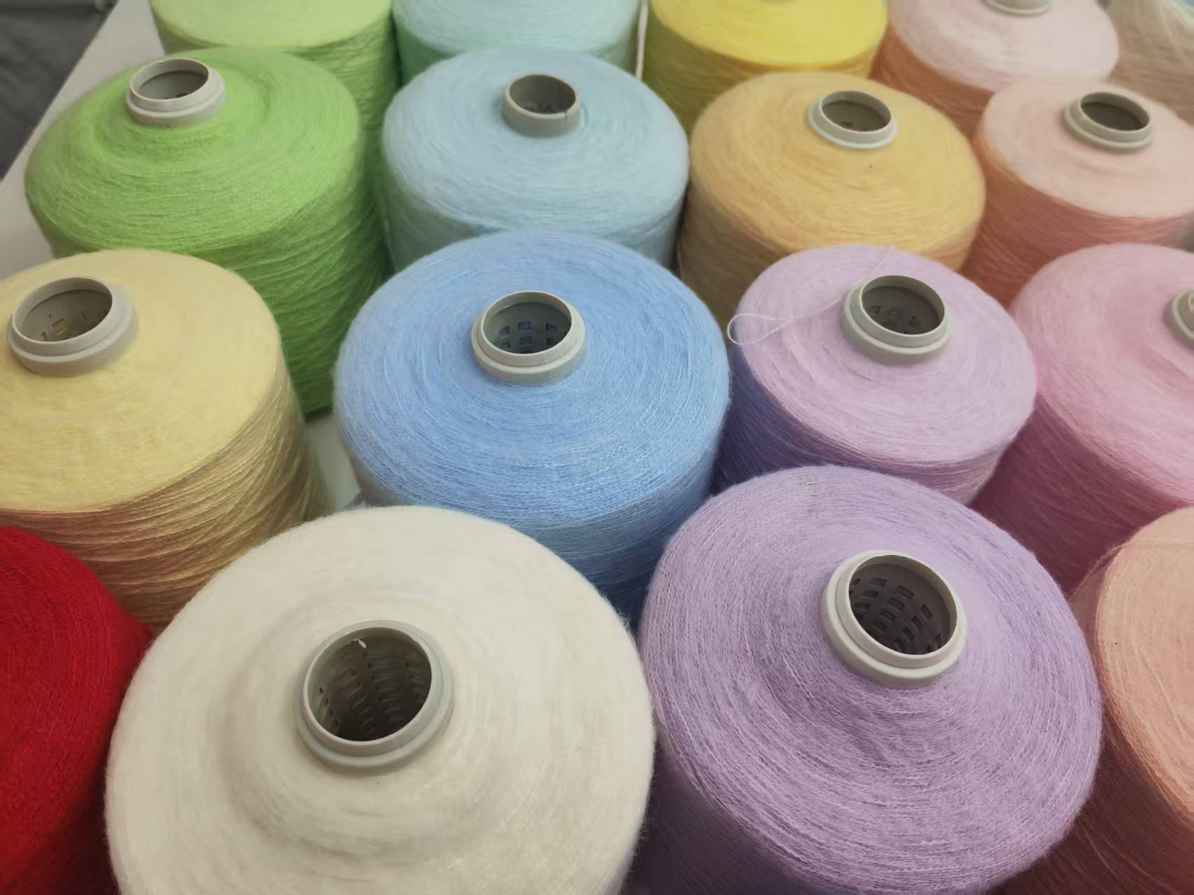 4股优鹿绒纯色线，颜色多多柔软亲肤