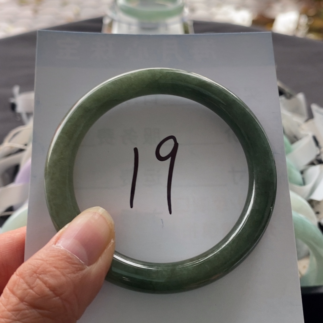 翡翠未镶嵌手镯细圆条手镯