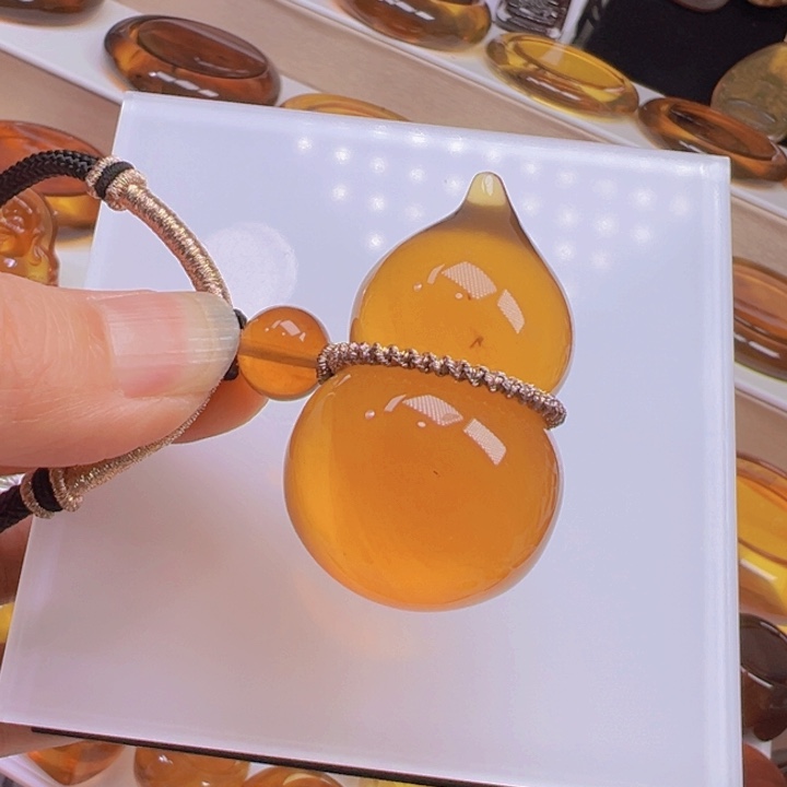 虫珀颈饰未镶嵌天然缅甸琥珀带虫葫芦吊坠21克