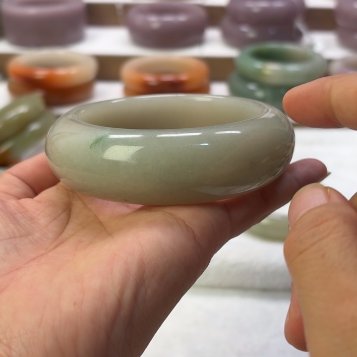 石英岩玉未镶嵌手镯