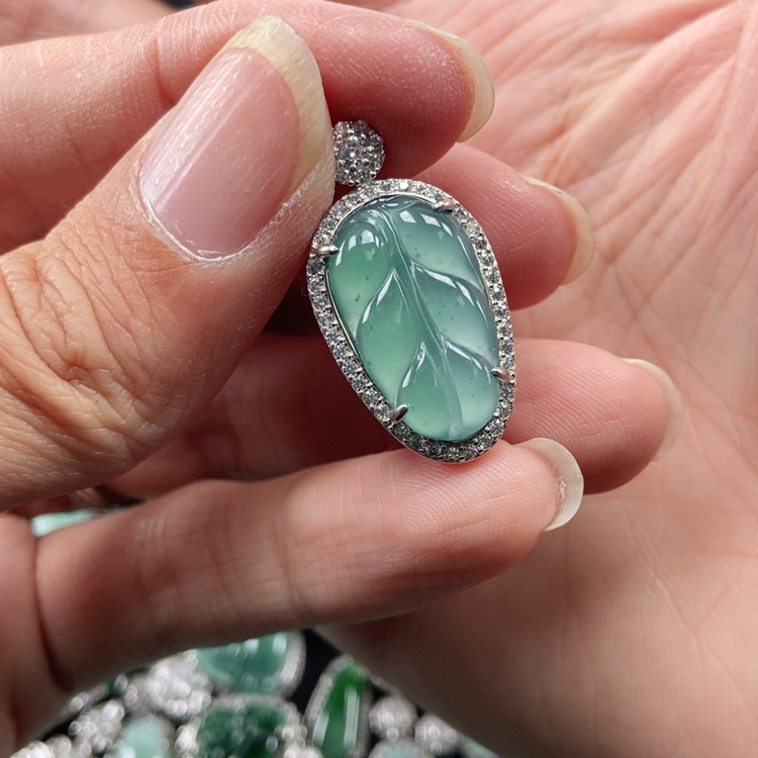 【闪购商品】翡翠吊坠(不含链)未镶嵌