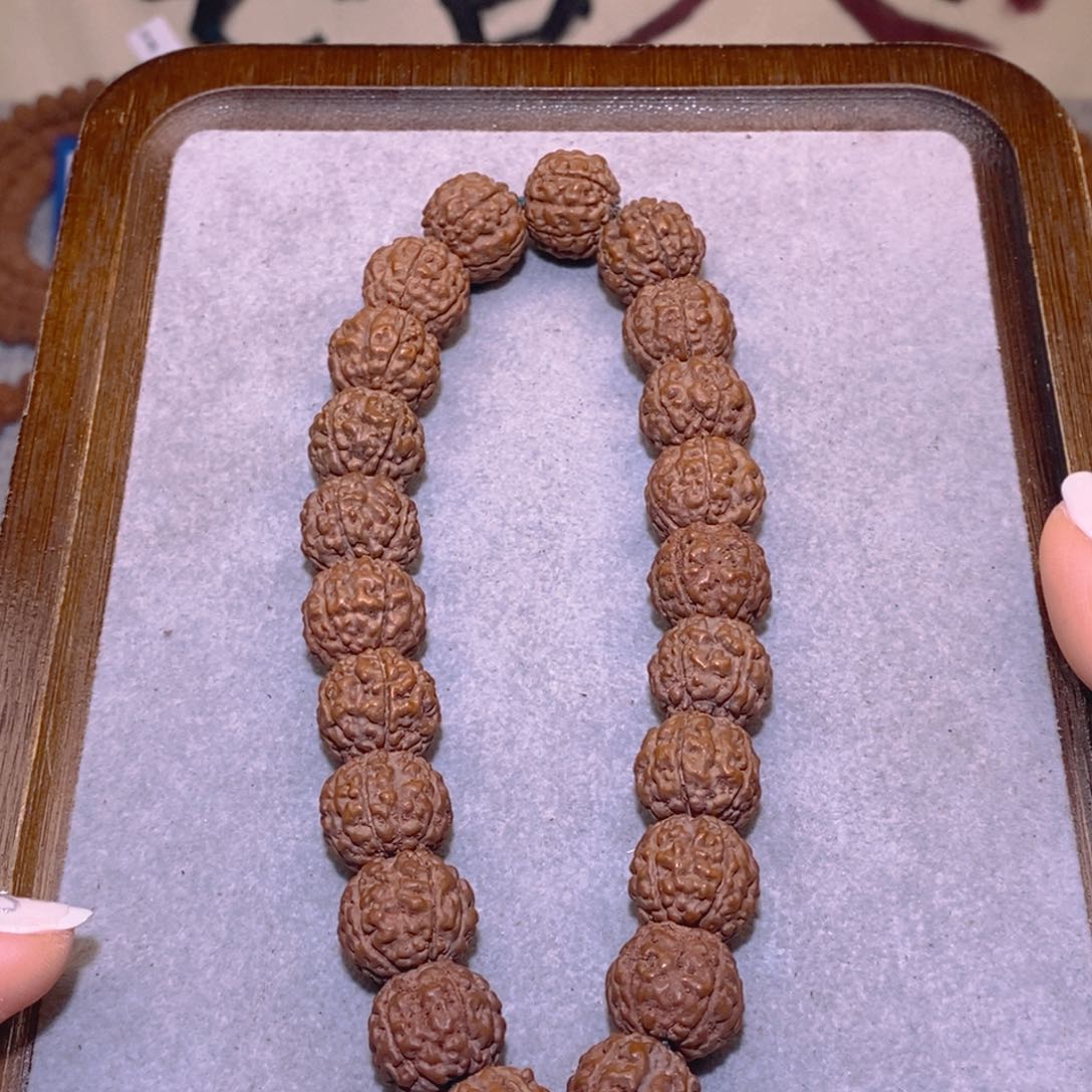 金刚菩提手串玉皮跳跳龙