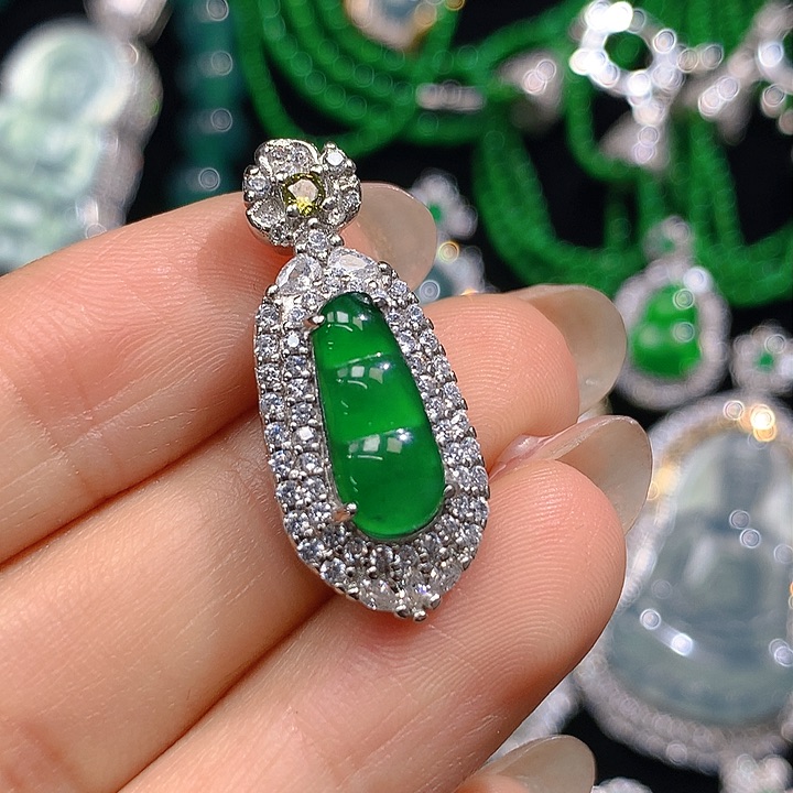 翡翠颈饰未镶嵌翡翠