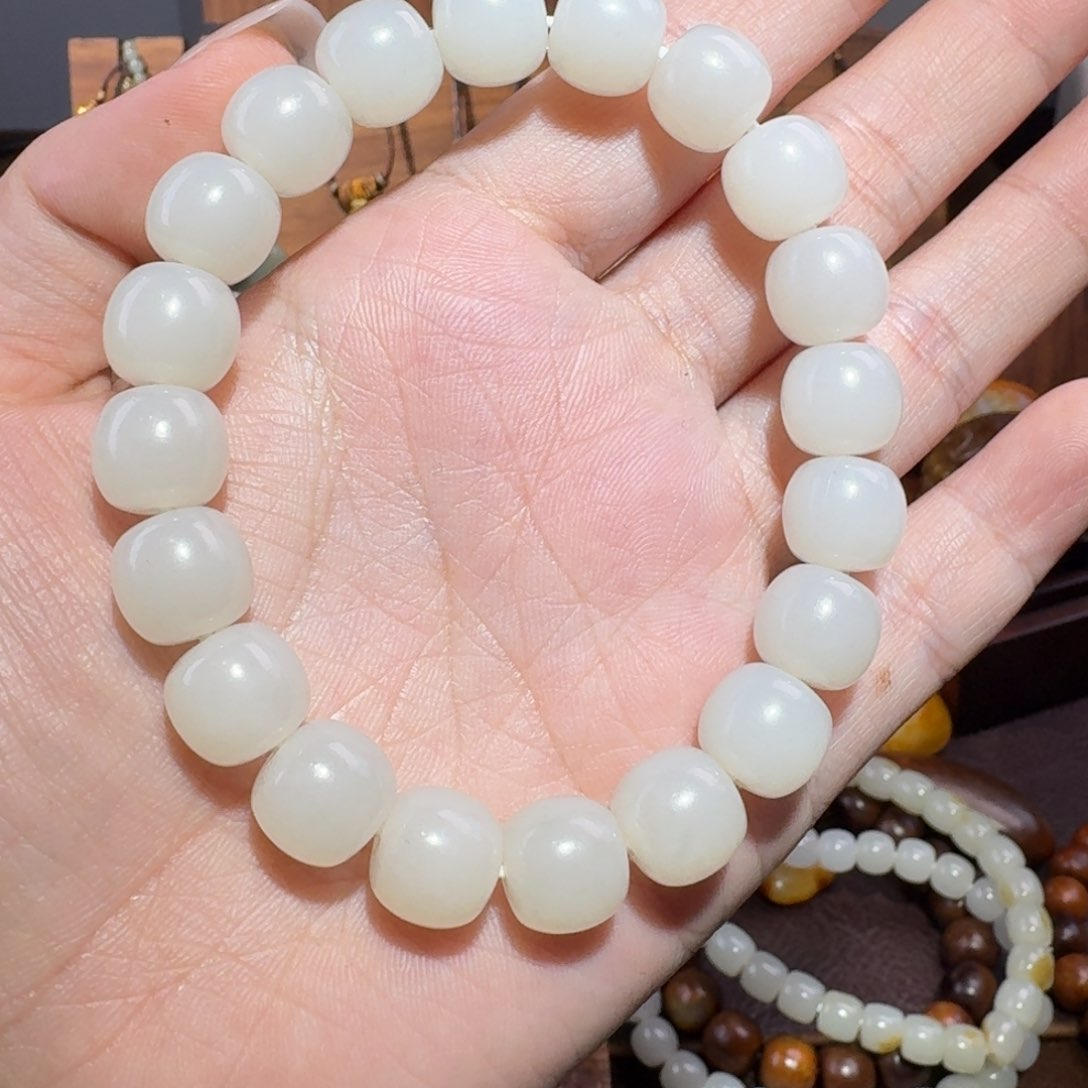 和田玉颈饰未镶嵌有**字