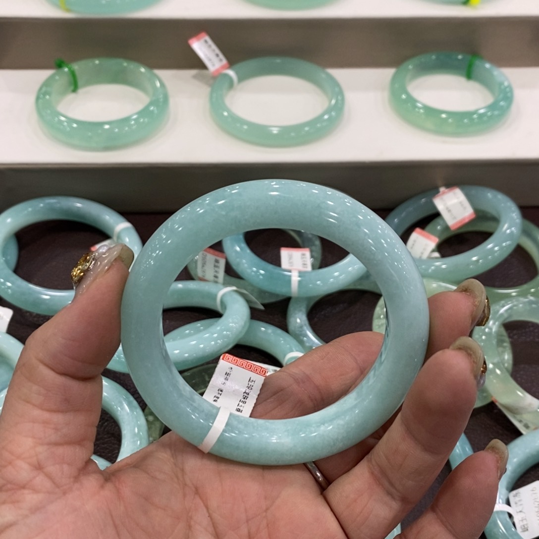 蛇纹石玉手镯未镶嵌妖*儿