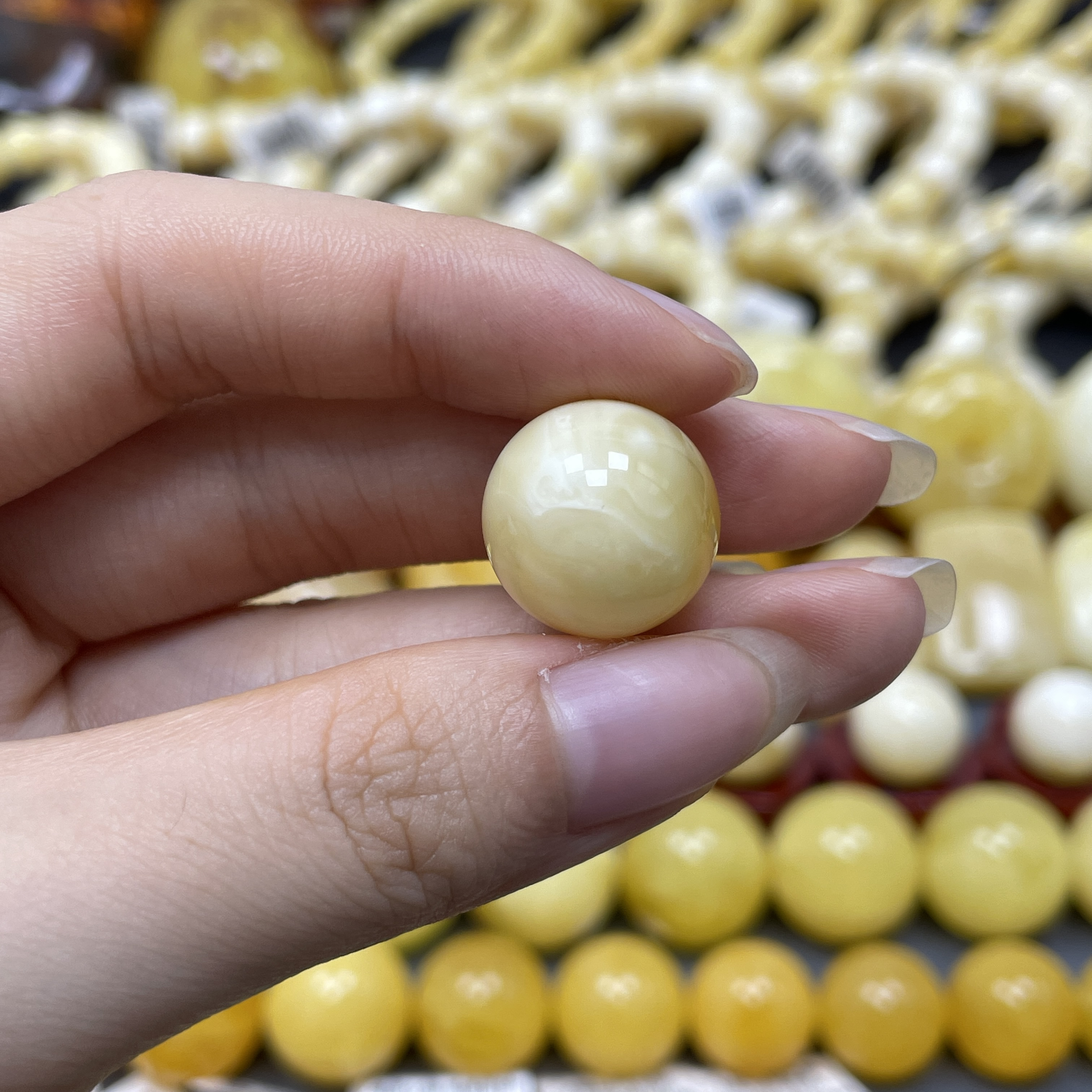 圆珠16.1mm.兰蜜珠宝天然原矿琥珀蜜蜡金瓷白溶洞沁色圆珠特色