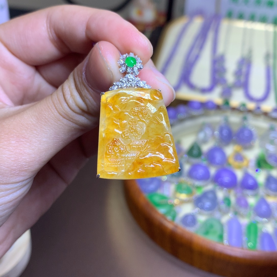 翡翠18K金镶嵌颈饰翡翠