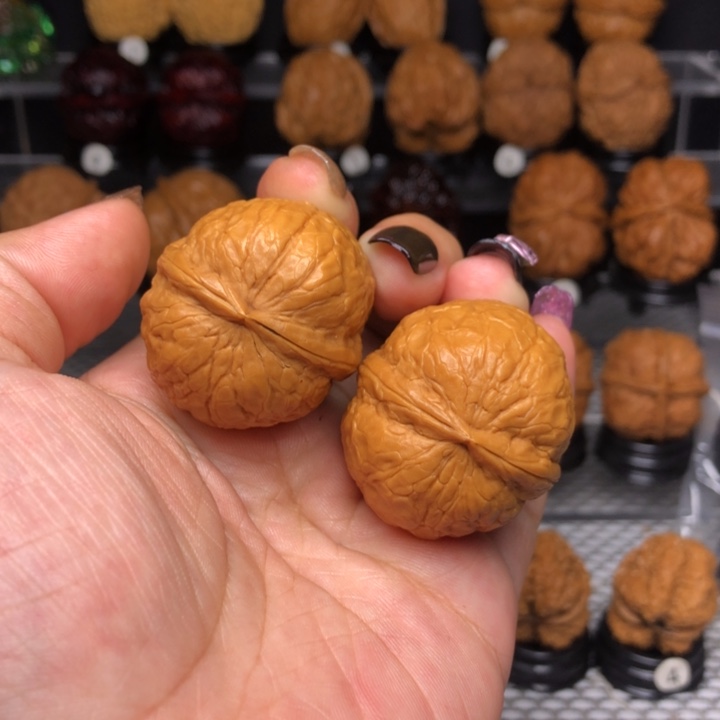 橄榄核吊坠14粗筋瓷娃娃