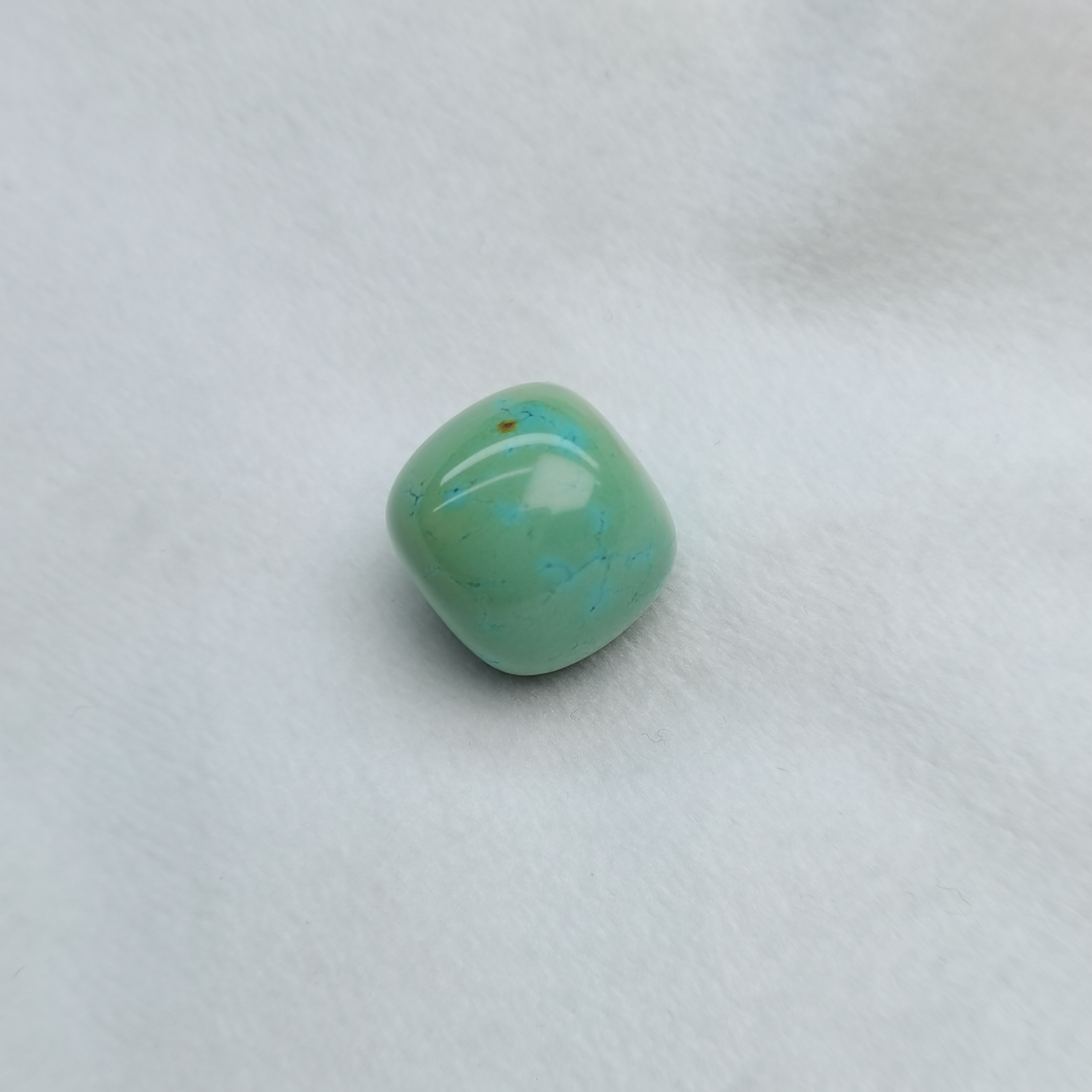 原矿高瓷特色绿松石果绿飘紫色老型 直径13.5MM厚12.5MM  重3.7g