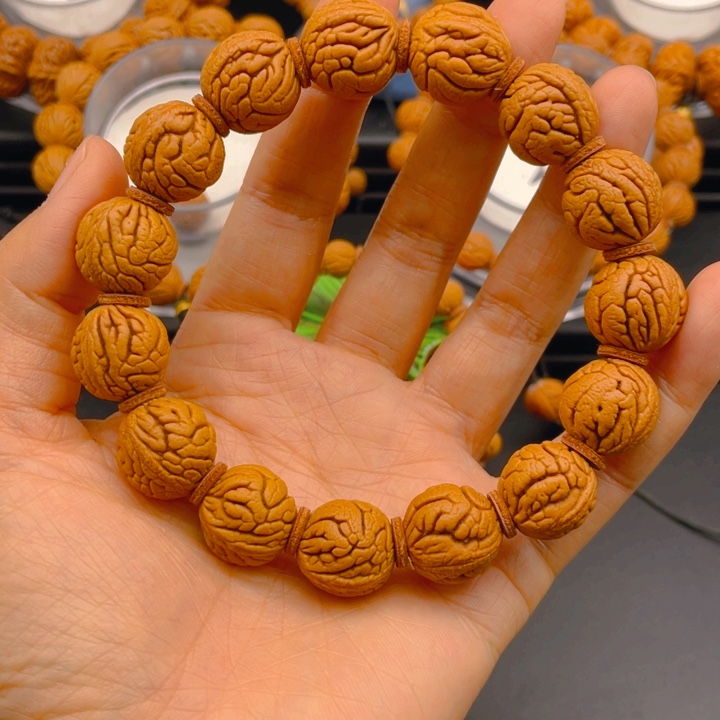 桃核吊坠精品龙绣16尺寸捡漏