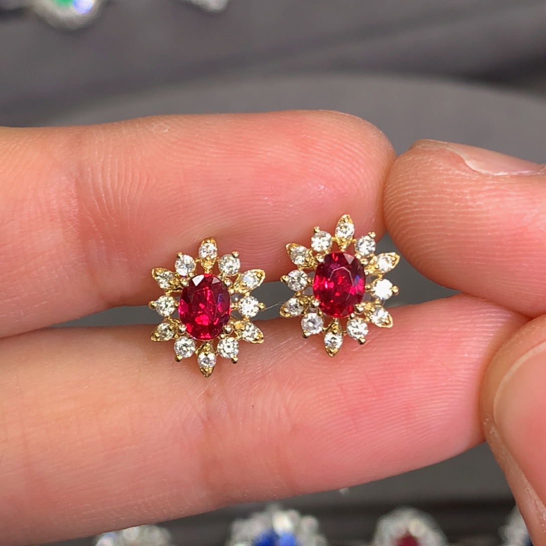 红宝石耳饰18K金镶嵌