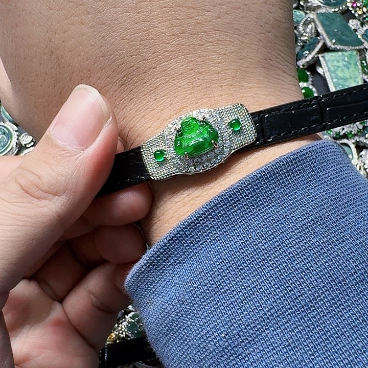 翡翠颈饰未镶嵌天然A货翡翠放漏