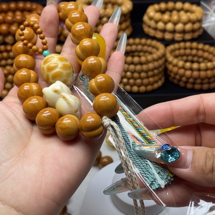 巅***生猴头核桃手串返油屁桃加爱心富甲滴溜小马