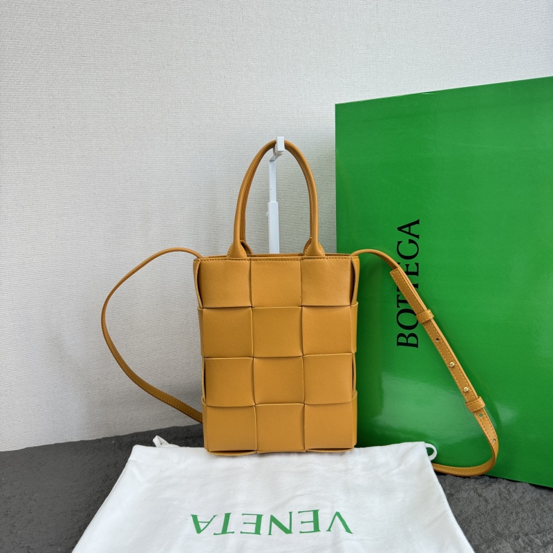 99新 BOTTEGA VENETA/葆蝶家 99新BV金棕迷你Cassette托特S703094