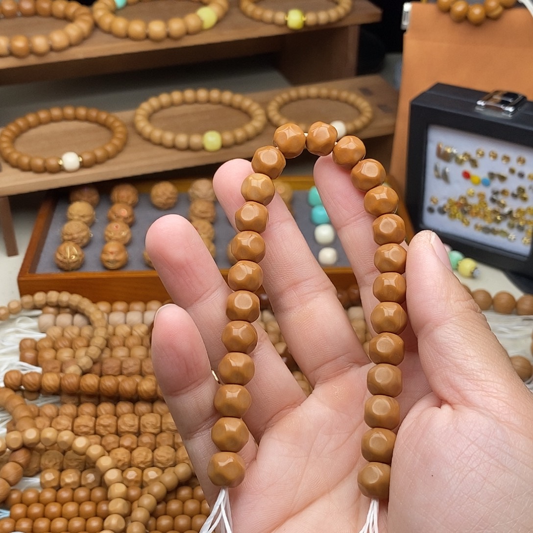 晴***晴吊坠猴头核桃全品奶酪