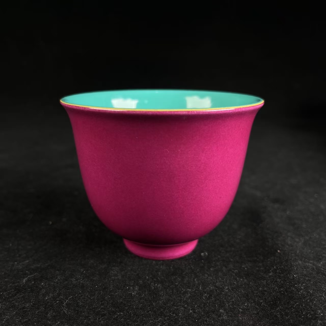 内松石绿釉外胭脂红釉杯