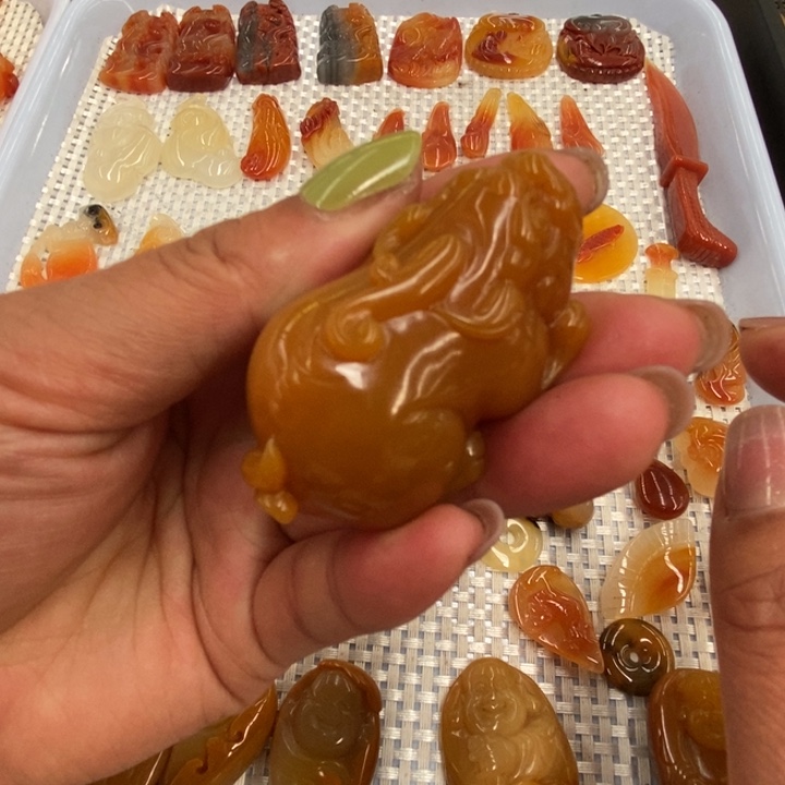 石英质玉（黄龙玉）合金吊坠