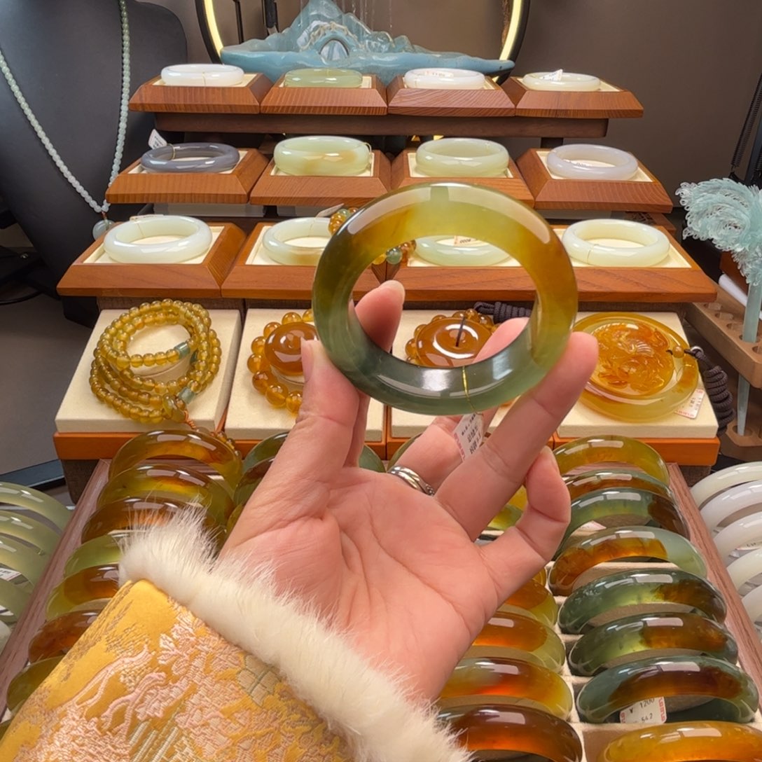 蛇纹石玉未镶嵌手镯56