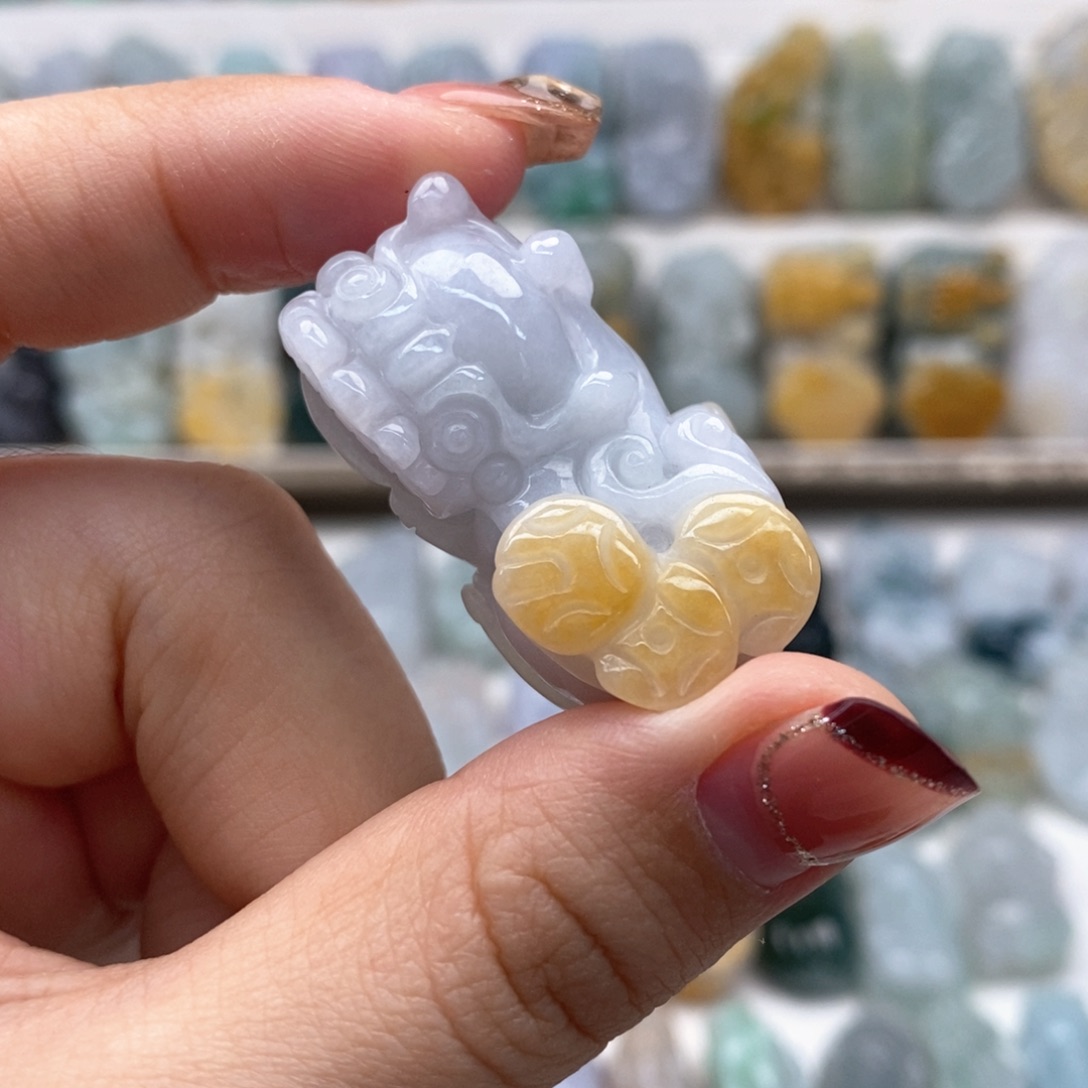 翡翠吊坠(赠链)未镶嵌