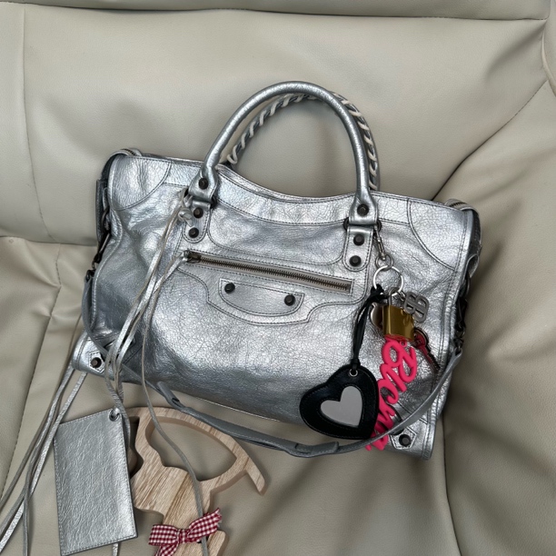 95新 Balenciaga/巴黎世家 银色中号机车单肩斜挎包