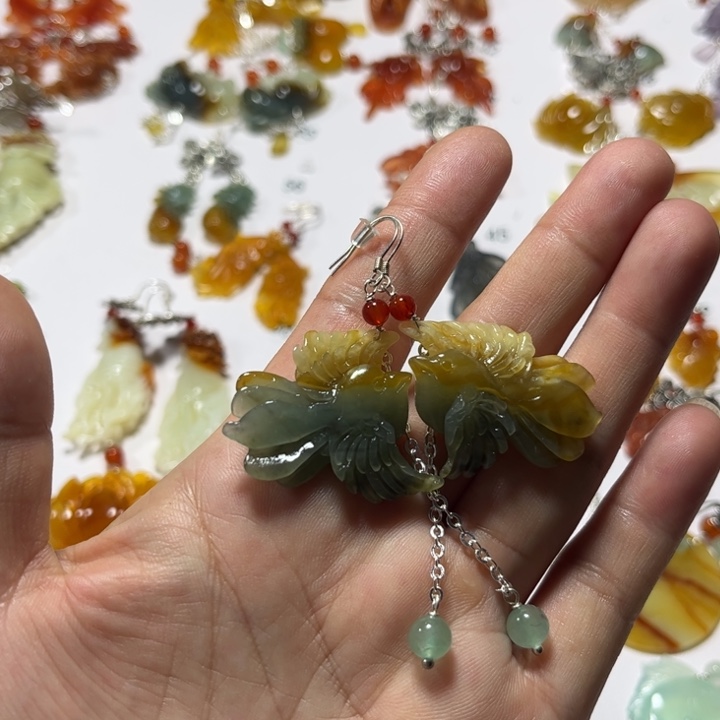 合金蛇纹石玉吊坠