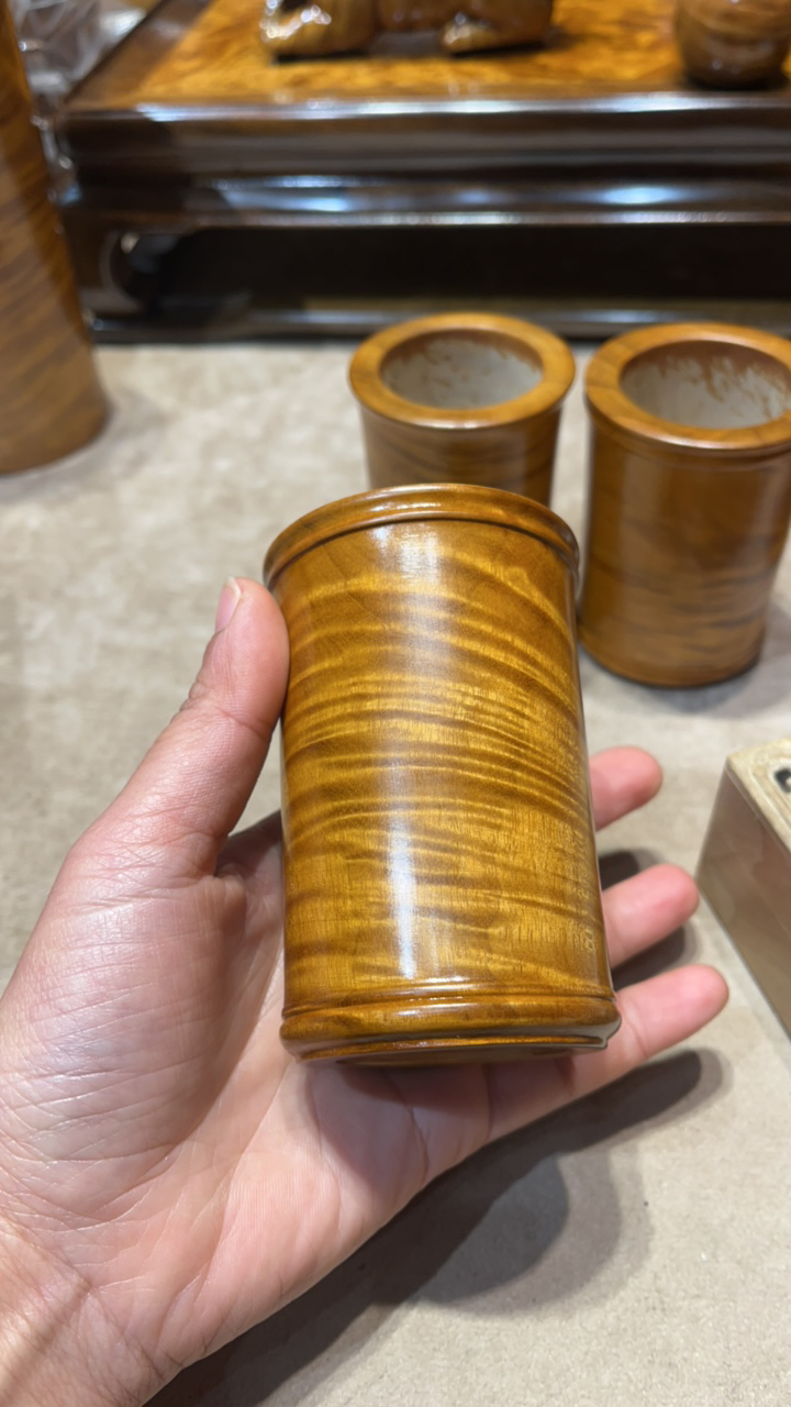 金丝楠木水波笔筒