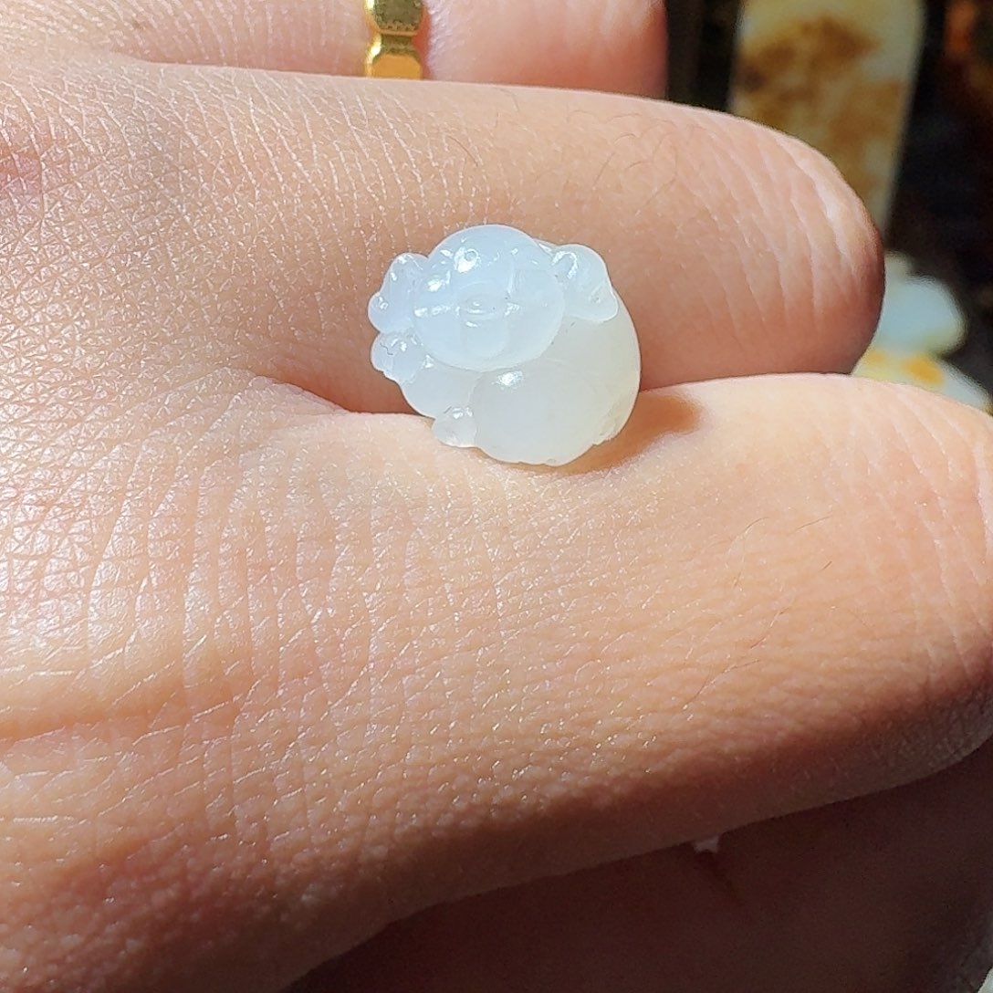 和田玉未镶嵌颈饰福猪