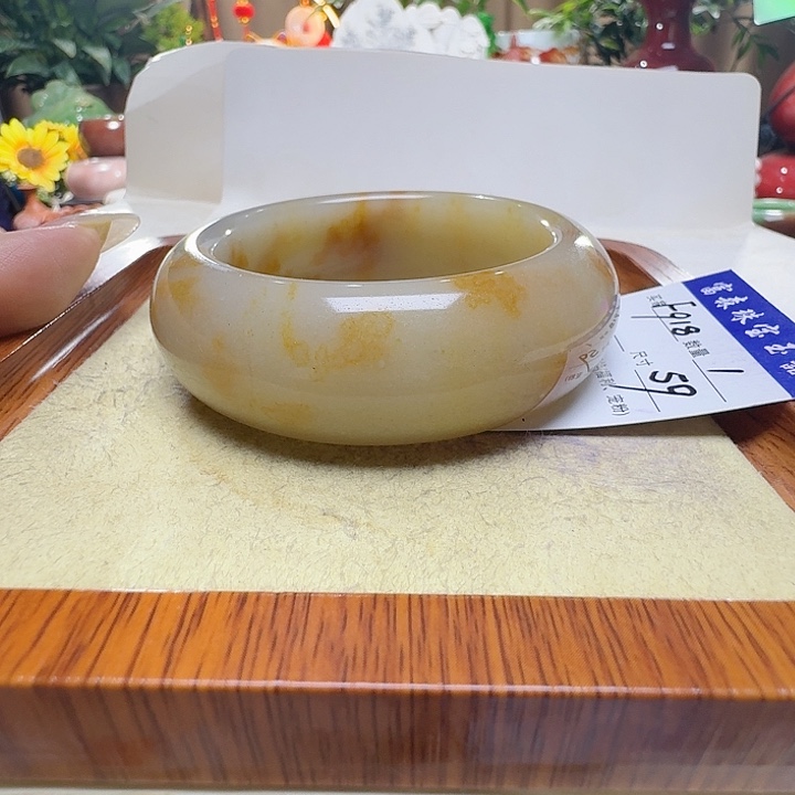 鑫***儿石英质玉未镶嵌手镯