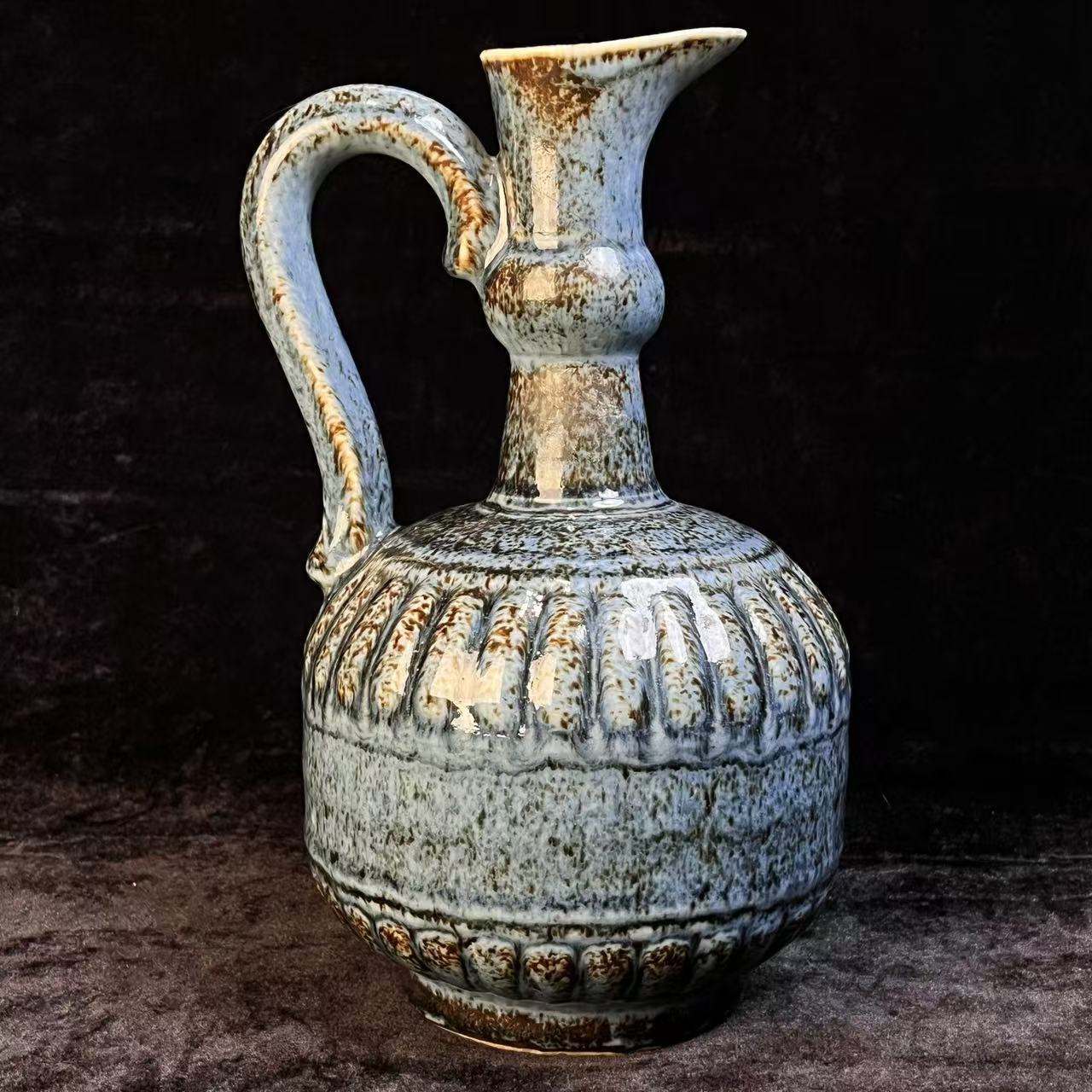 明代钧窑花瓣纹壶