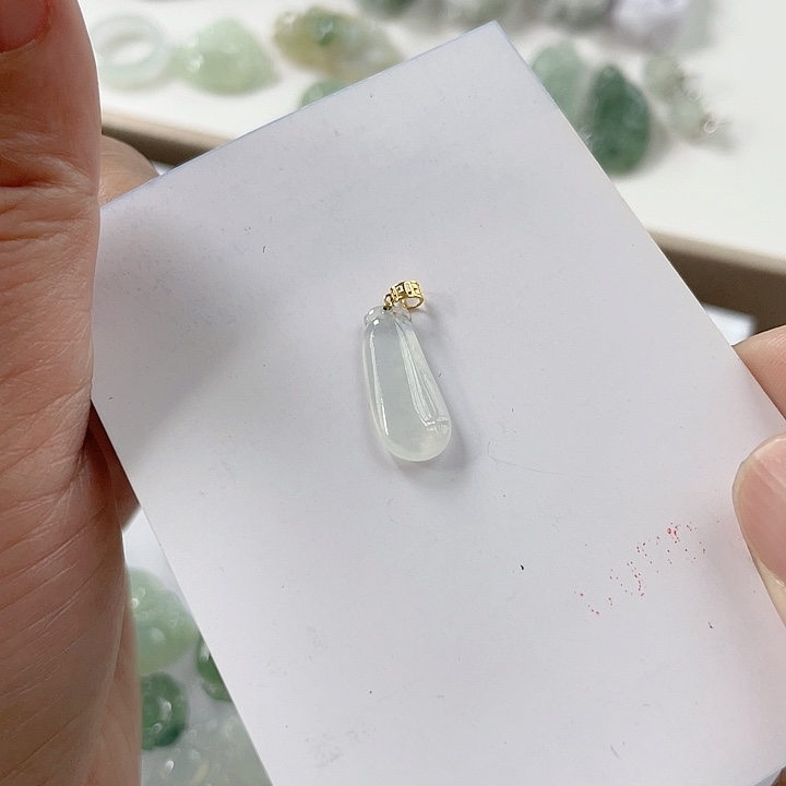 翡翠颈饰未镶嵌冰福瓜