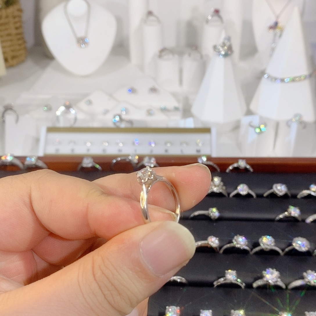 925银合成碳硅石小花蕾30分