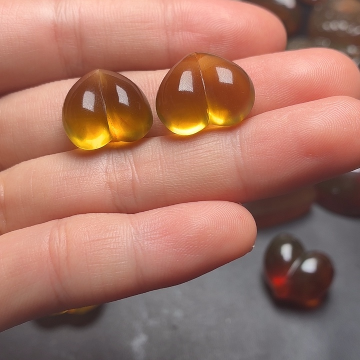 琥珀未镶嵌颈饰19