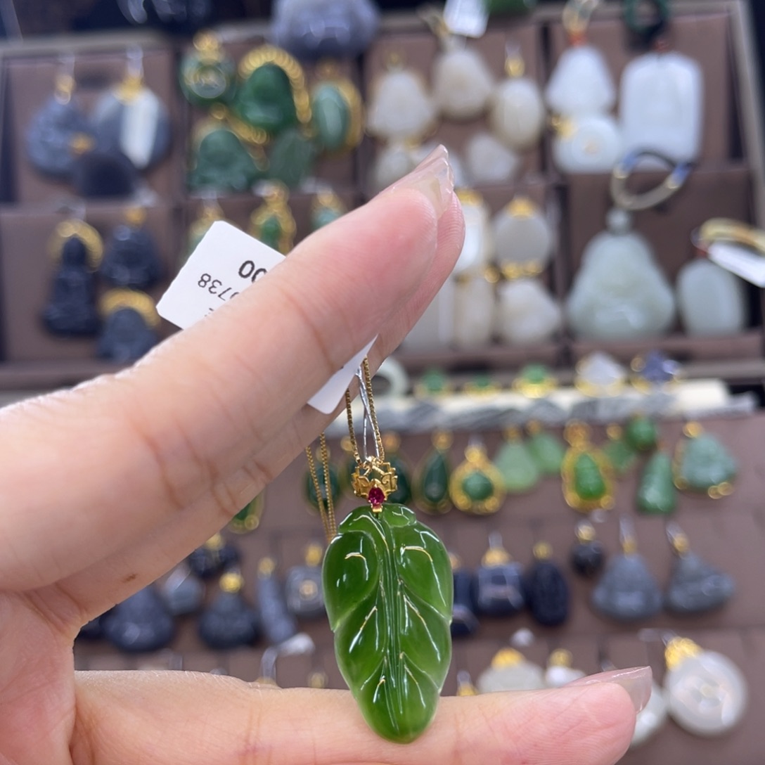 和田玉吊坠18K金镶嵌