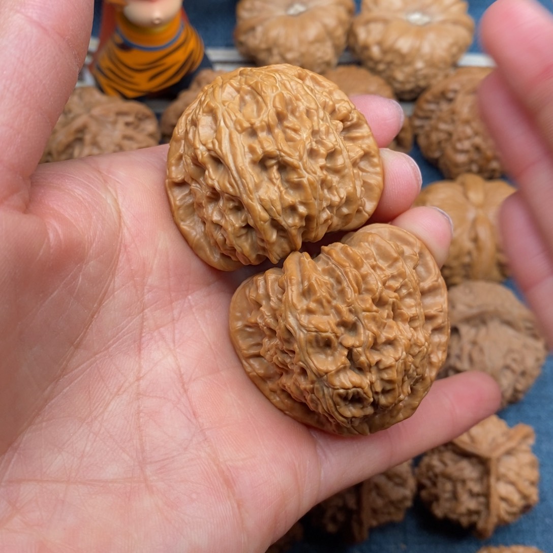 文玩核桃把件41.5全品精品三角白