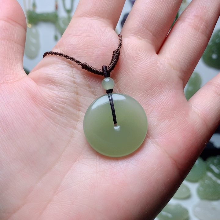 和田玉未镶嵌吊坠