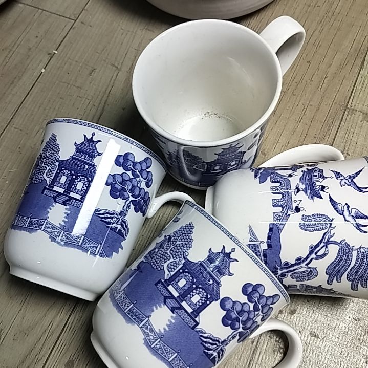 盘瓷片陶瓷杯盘壶碗都有