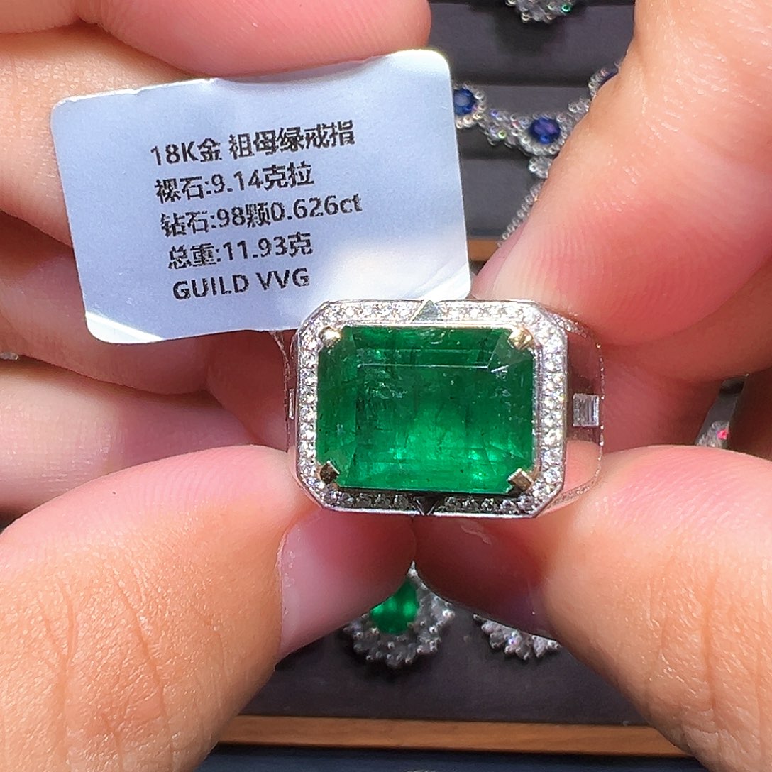 祖母绿戒指18K金镶嵌