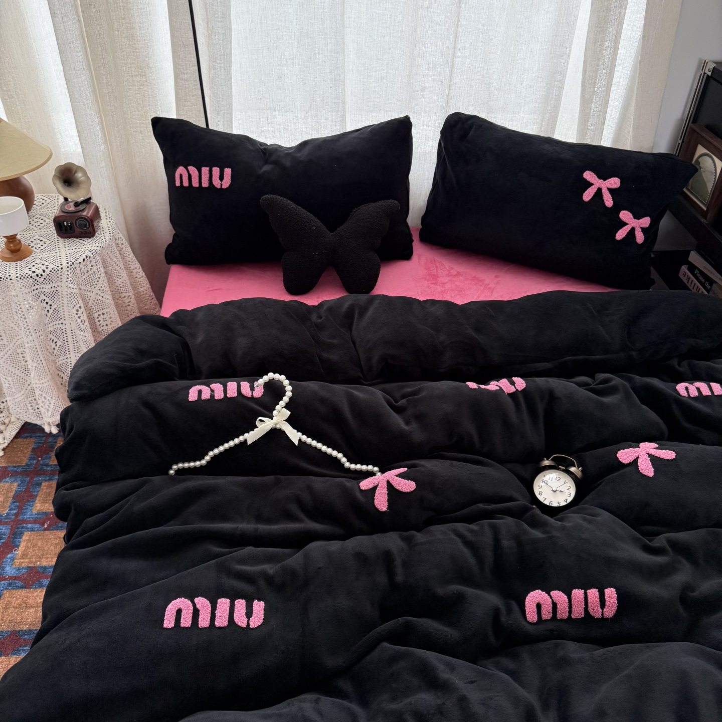 冬季个性黑粉蝴蝶结毛巾绣牛奶绒四件套双面珊瑚绒被套床单三件套