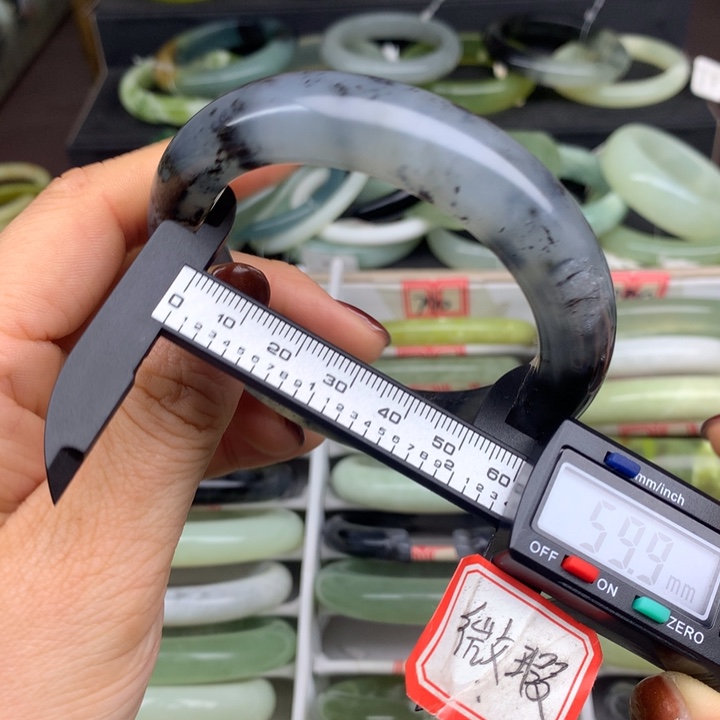 蛇纹石玉未镶嵌手镯784