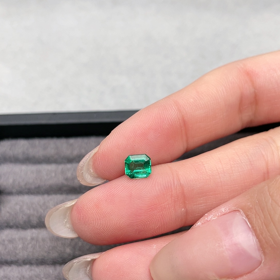 祖母绿裸石未镶嵌拾**礼0.76ct赞比亚